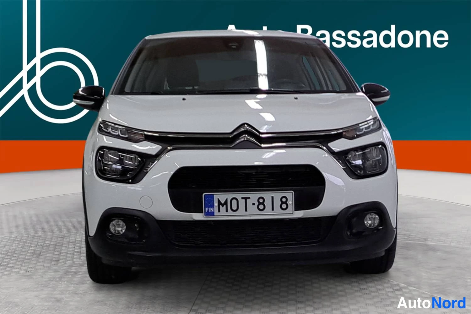 Valkoinen Citroen C3 2022, edestä, kuva 3