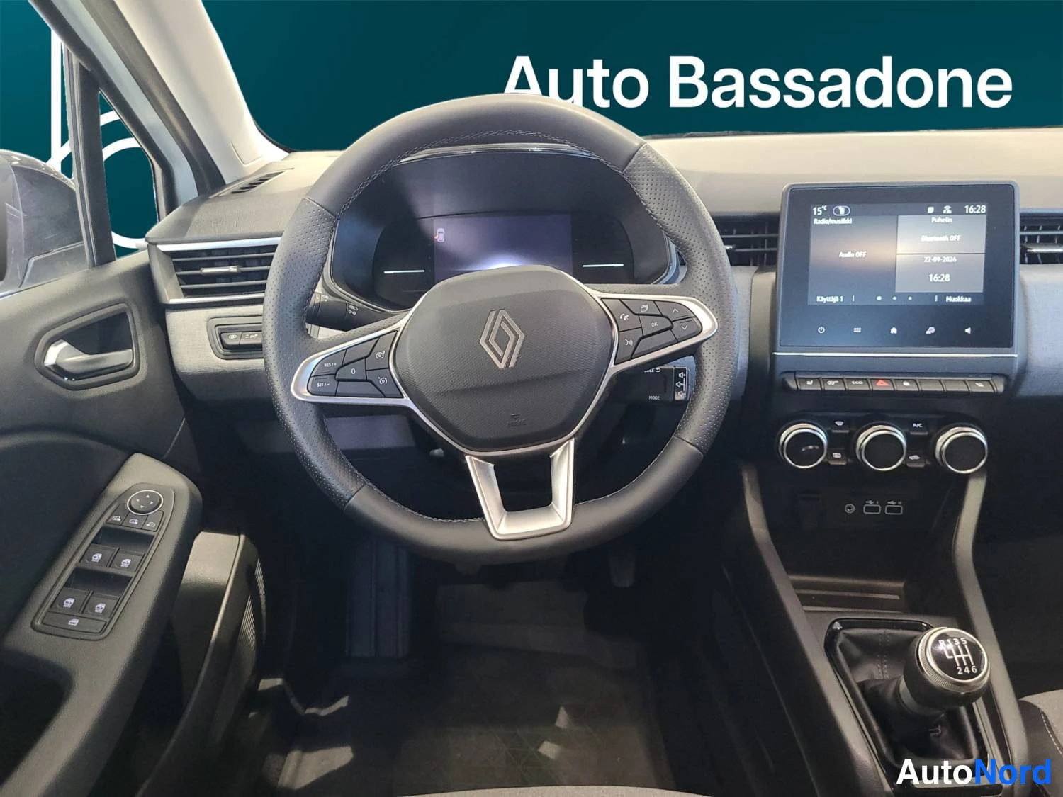 Valkoinen Renault Clio 2024, kuva 12