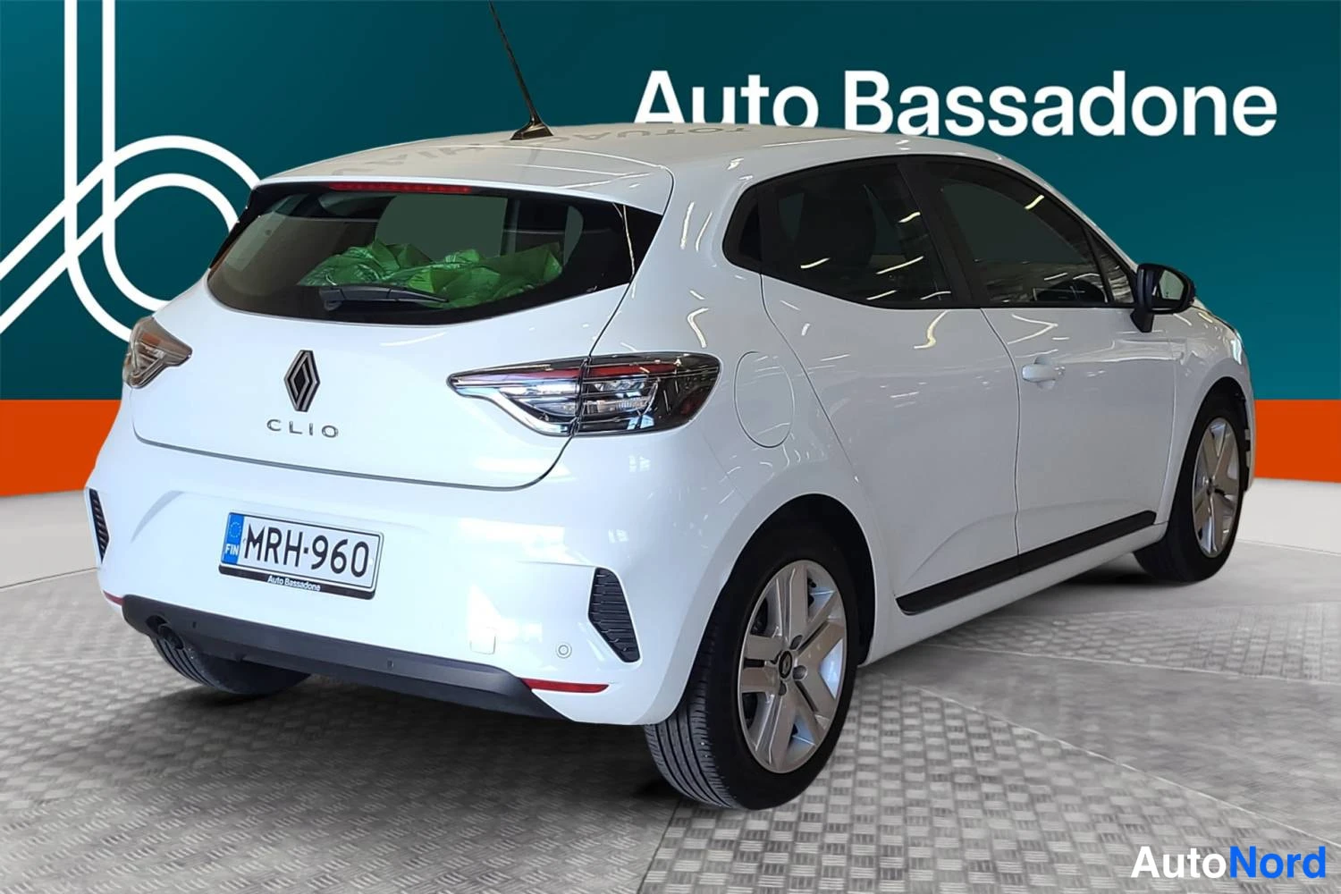 Valkoinen Renault Clio 2024, takaviisto, kuva 6