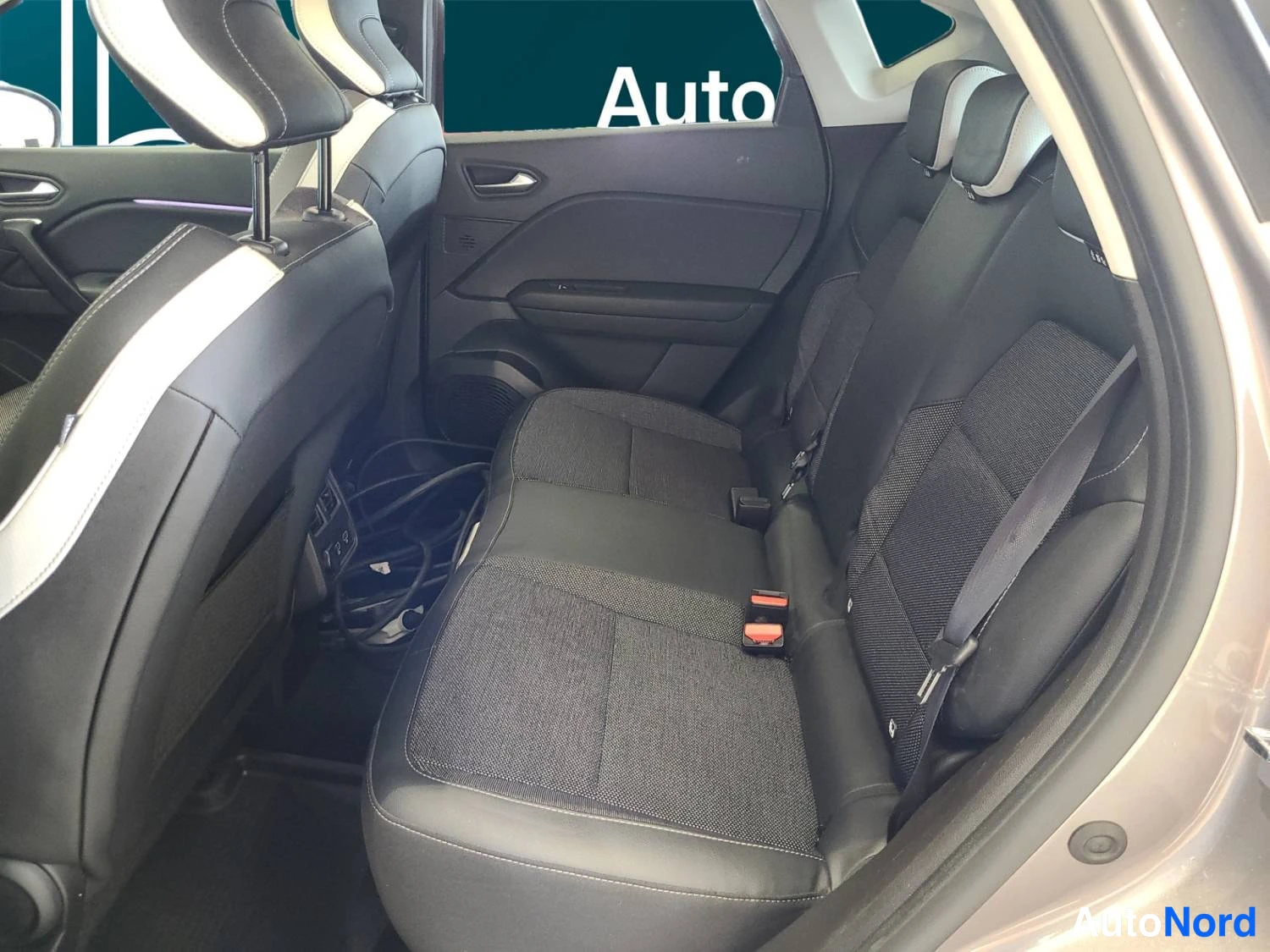 Harmaa Renault Captur E-TECH Plug-in hybrid 2022, kuva 14