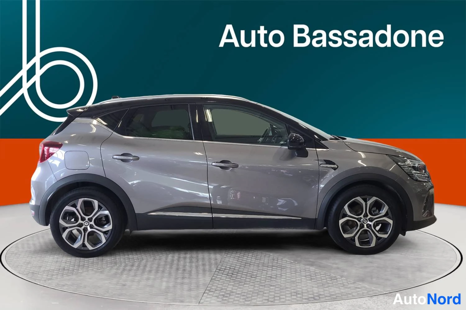 Harmaa Renault Captur E-TECH Plug-in hybrid 2022, sivulta, kuva 6