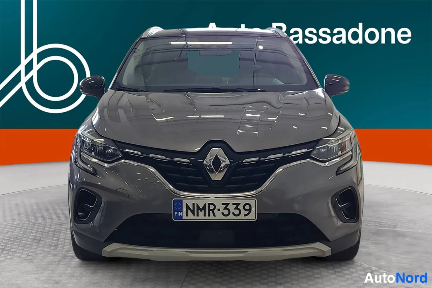 Harmaa Renault Captur E-TECH Plug-in hybrid 2022, edestä, kuva 4