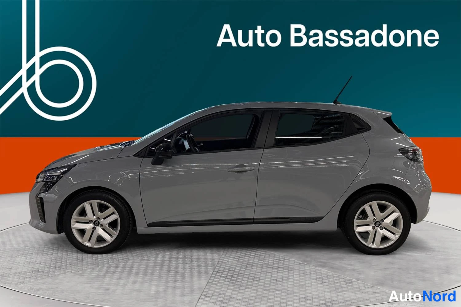Hopea Renault Clio 2024, sivulta, kuva 6