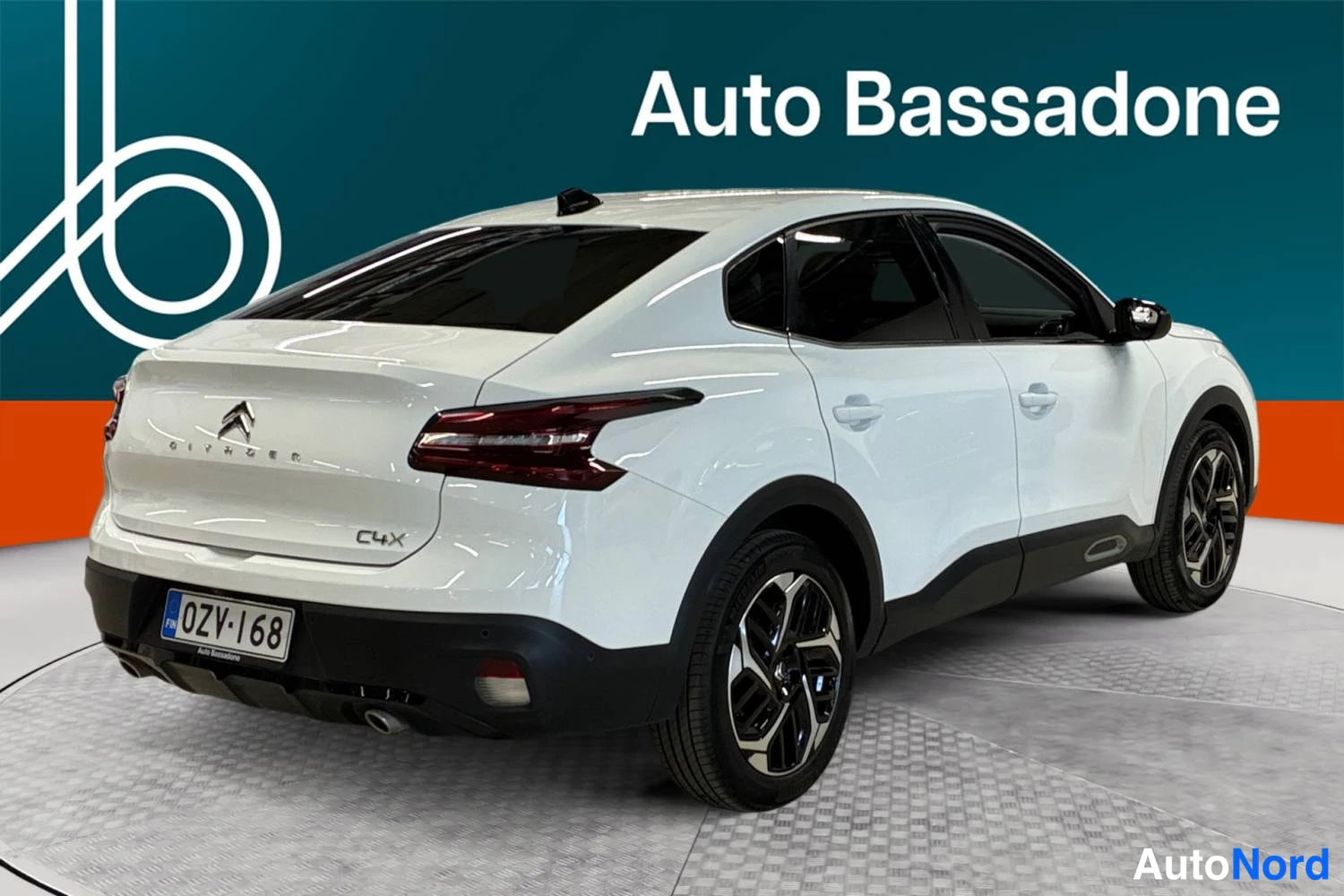 Valkoinen Citroen C4 x 2023, takaviisto, kuva 6