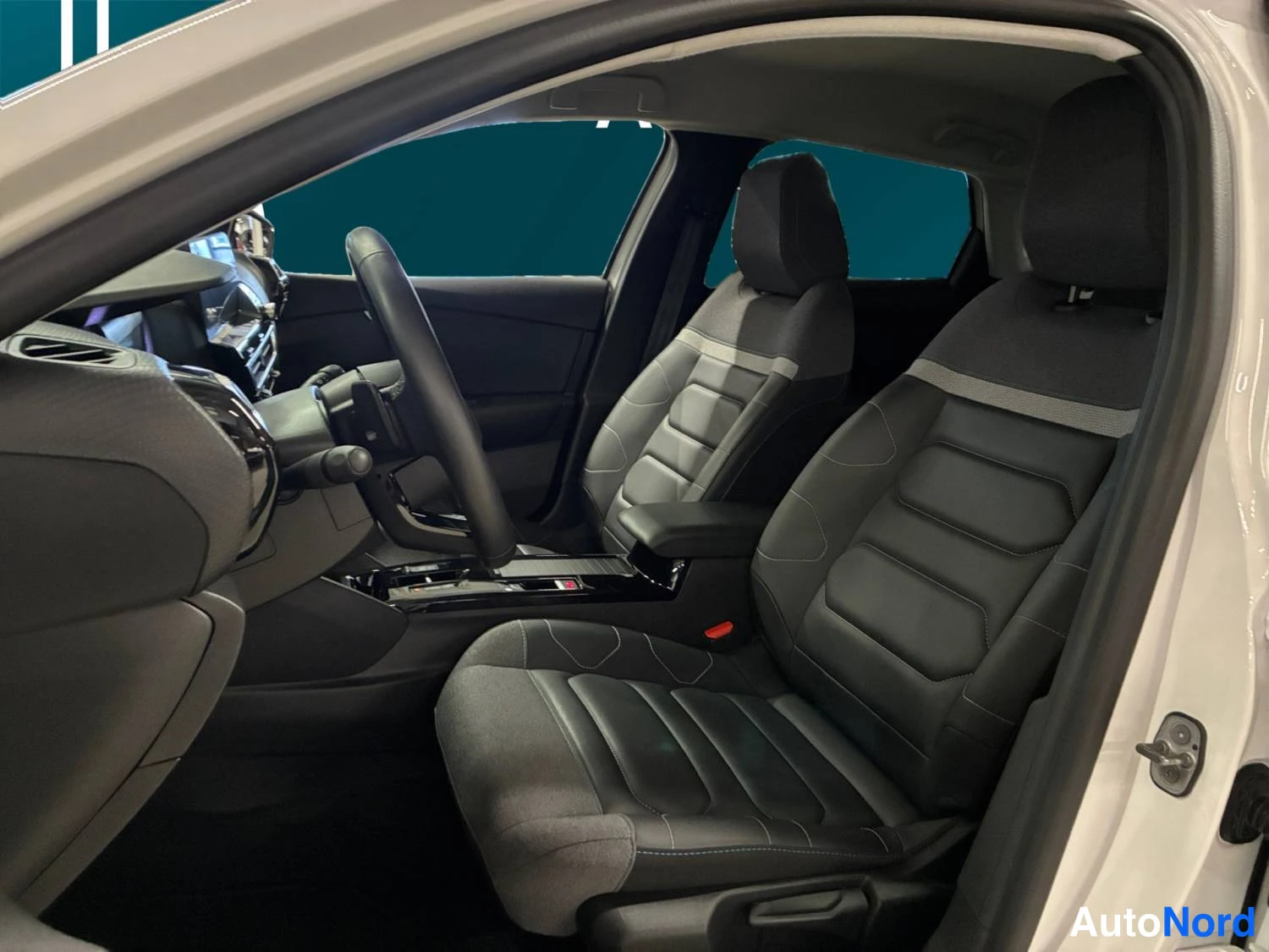 Valkoinen Citroen C4 x 2023, kuva 11