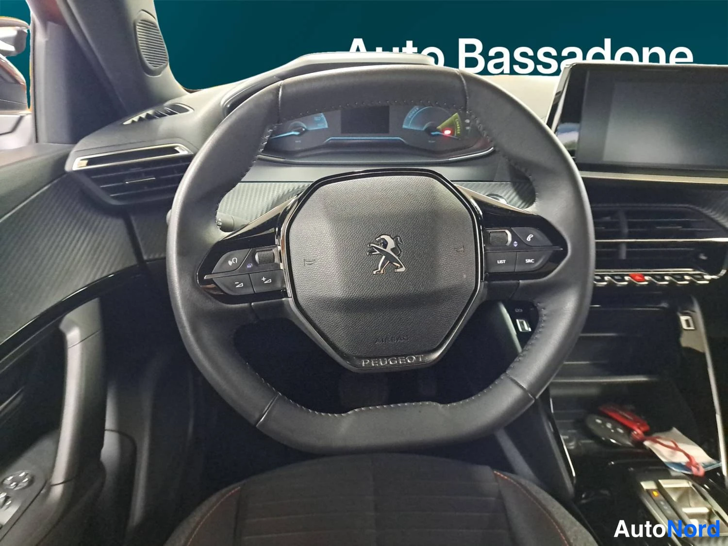 Oranssi Peugeot E-2008 2023, kuva 11