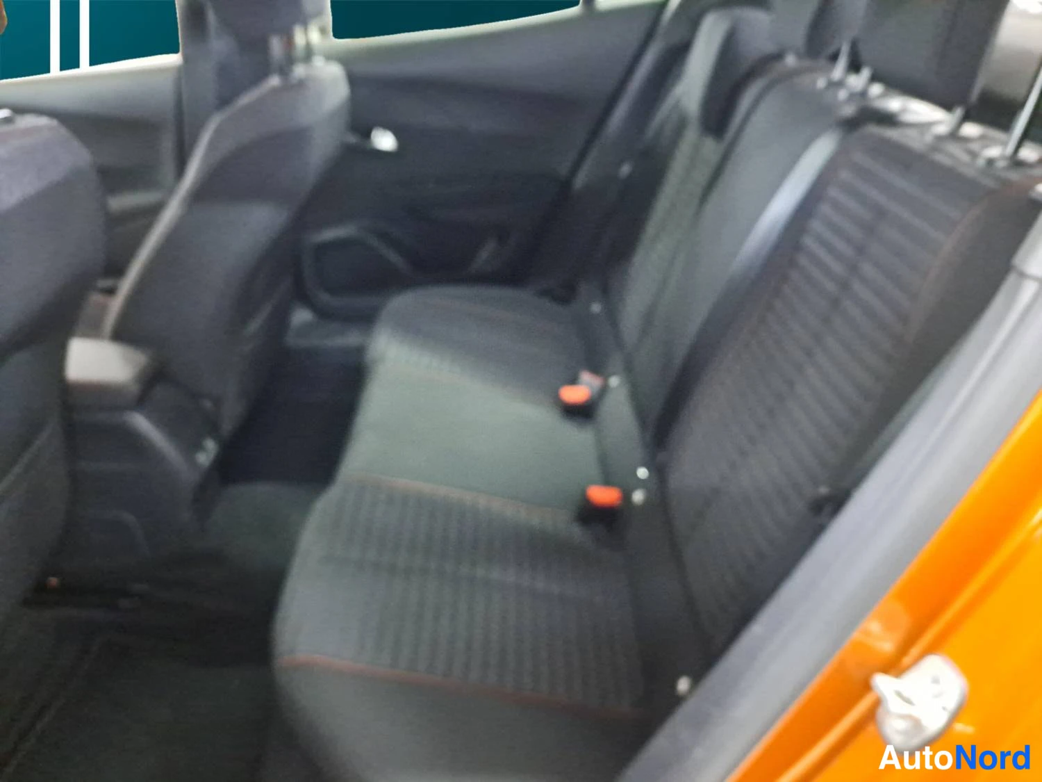 Oranssi Peugeot E-2008 2023, kuva 16