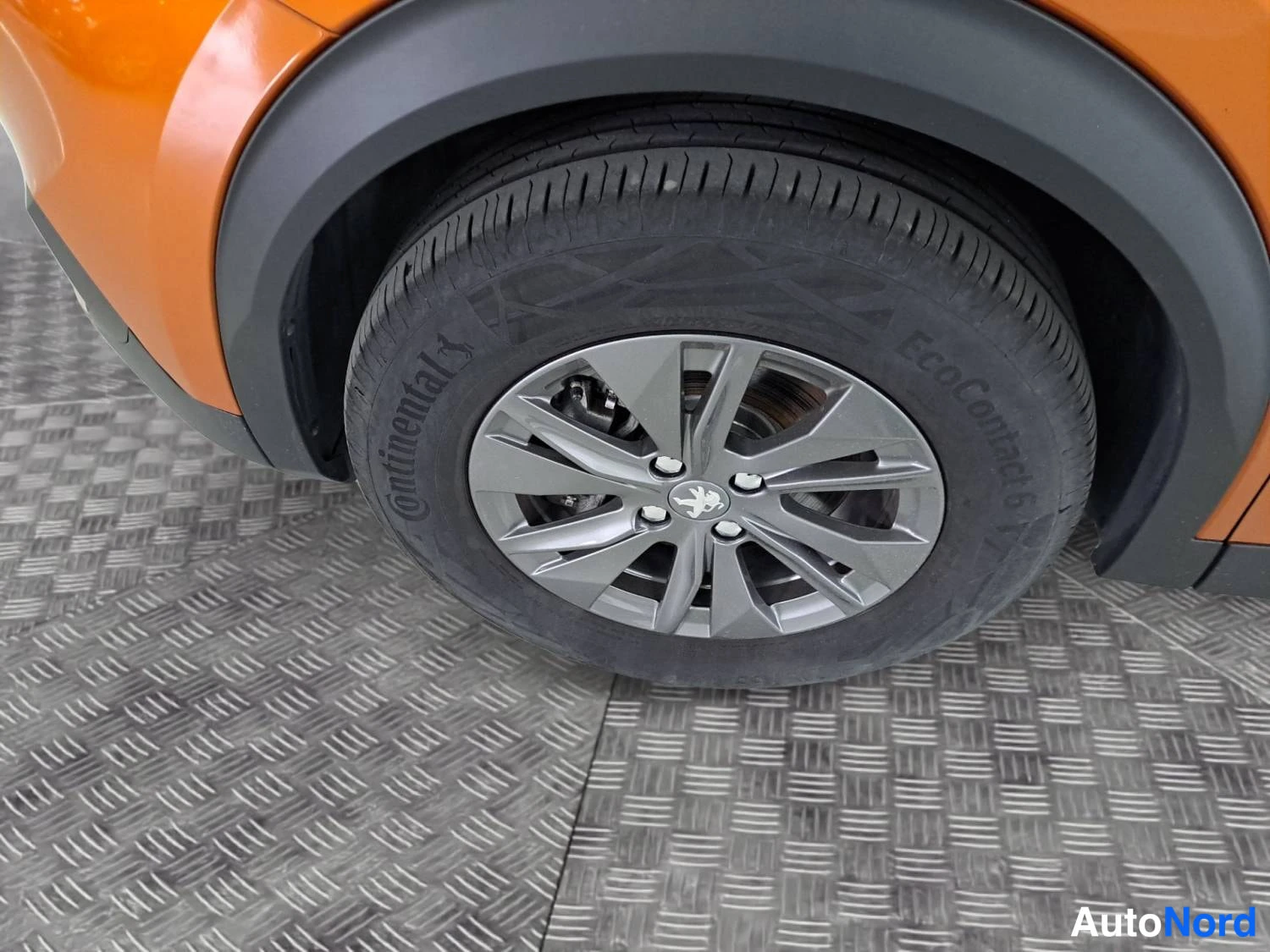 Oranssi Peugeot E-2008 2023, kuva 12
