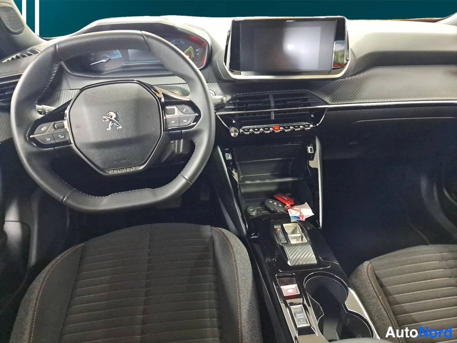 Oranssi Peugeot E-2008 2023, kuva 10