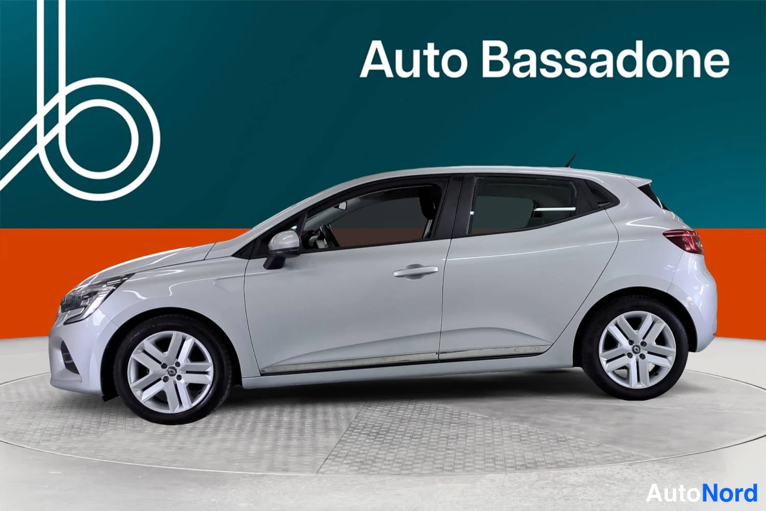 Hopea Renault Clio 2021, etuviisto, keula vasemmalle, kuva 2