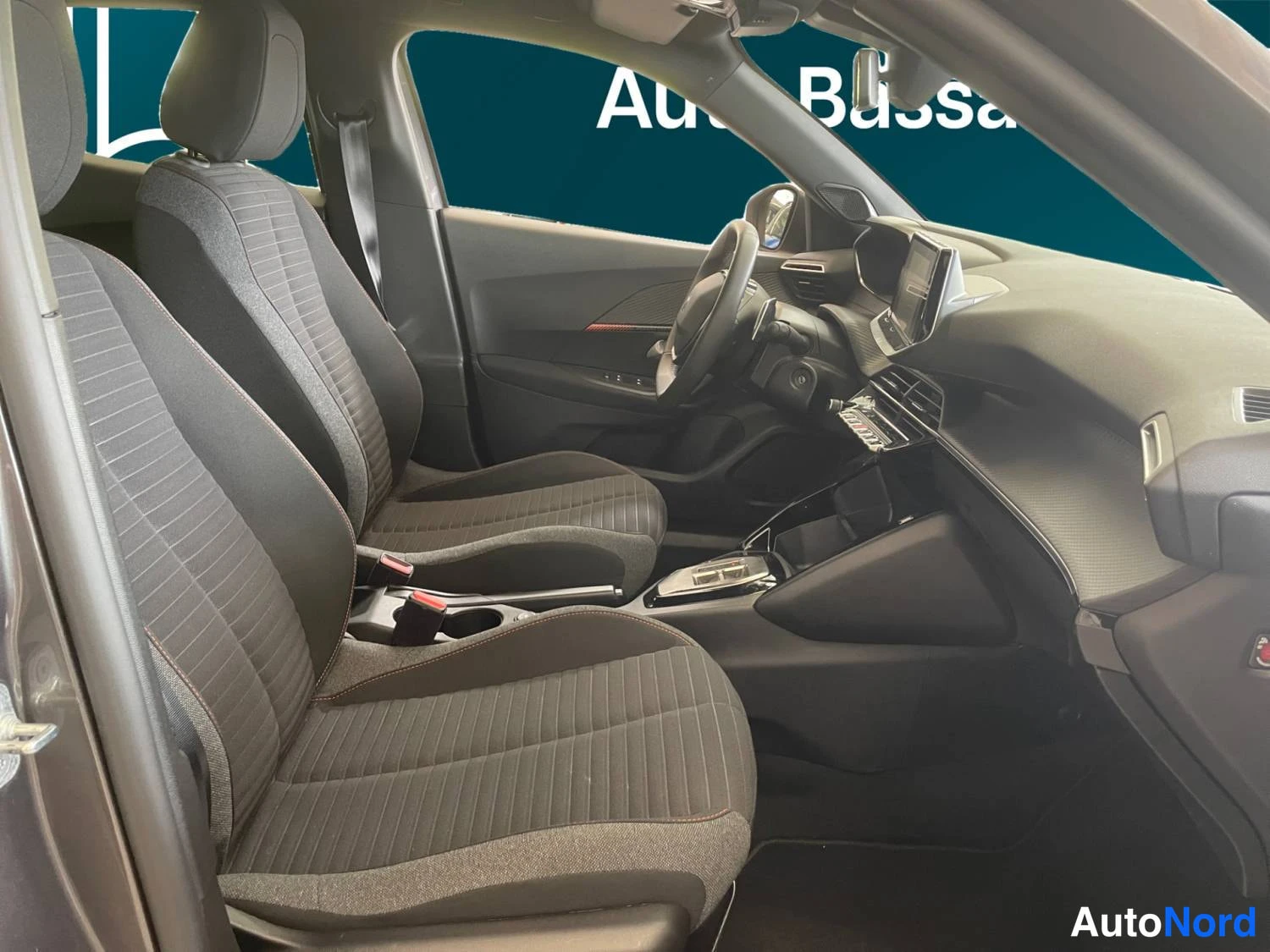 Harmaa Peugeot 2008 2023, kuva 10