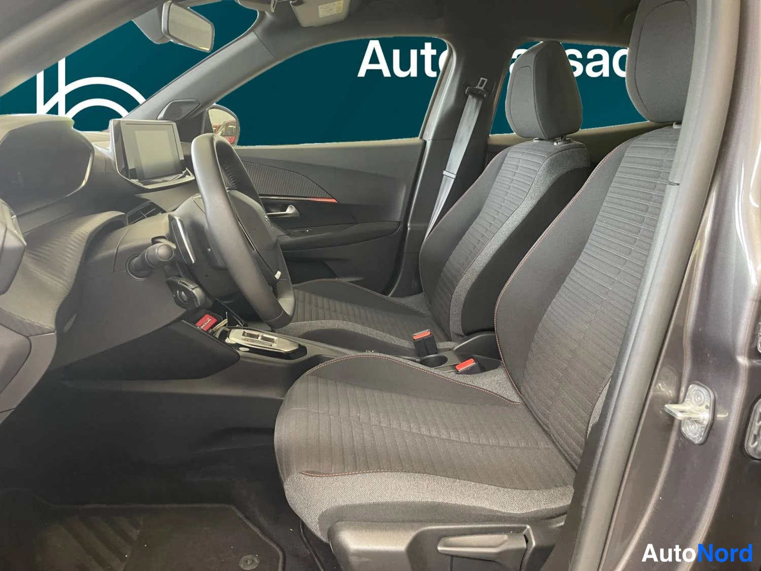 Harmaa Peugeot 2008 2023, kuva 4