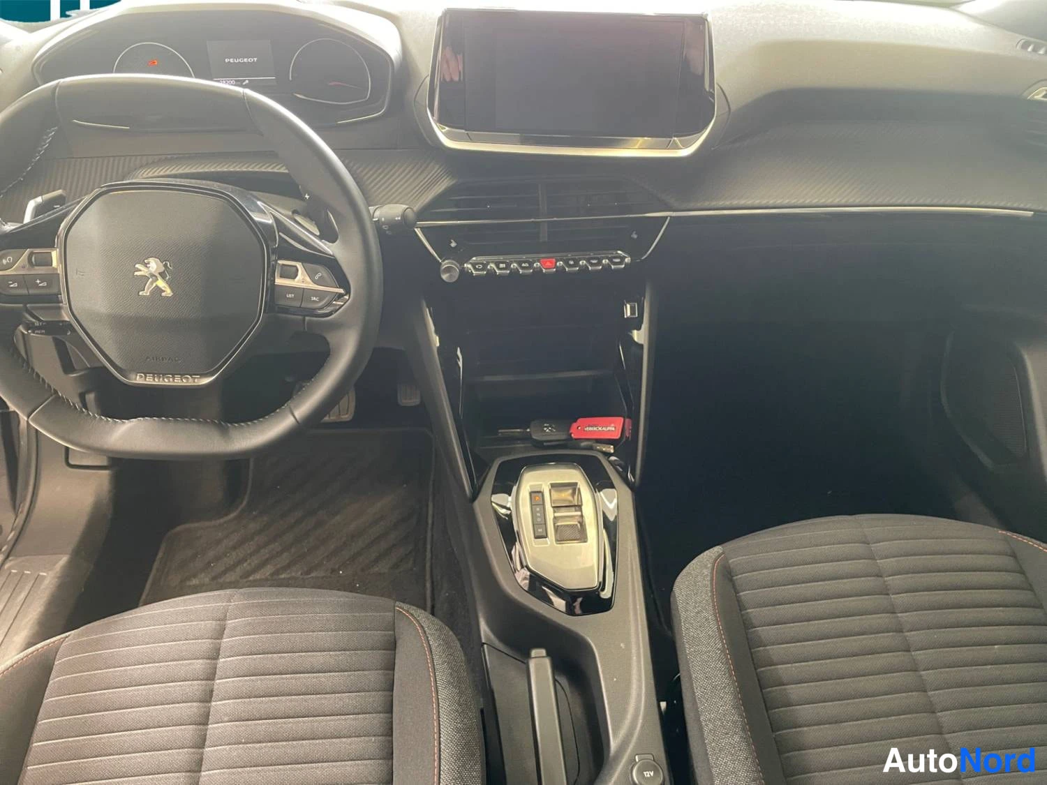 Harmaa Peugeot 2008 2023, kuva 5