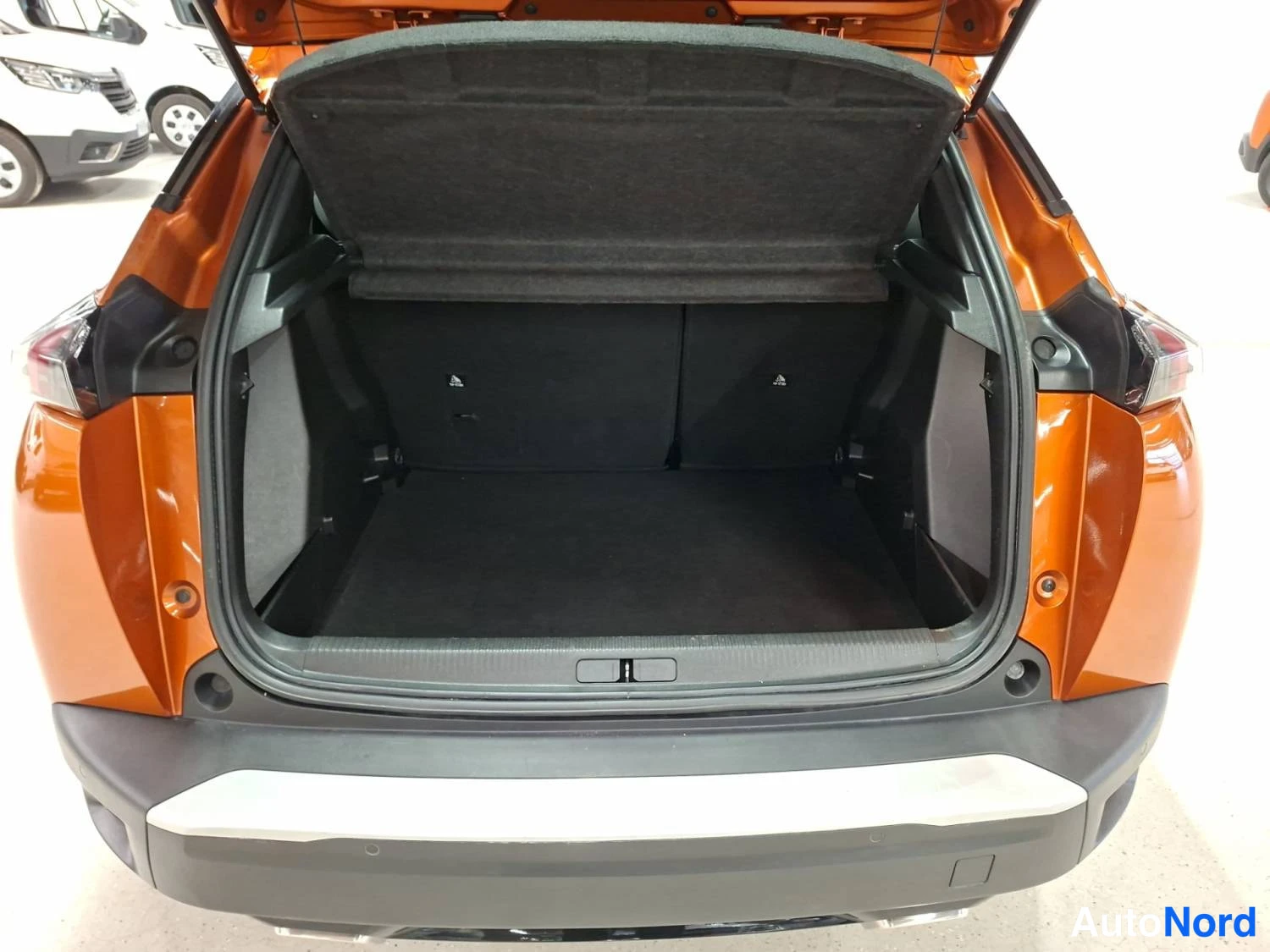 Oranssi Peugeot 2008 2023, takaa, kuva 9