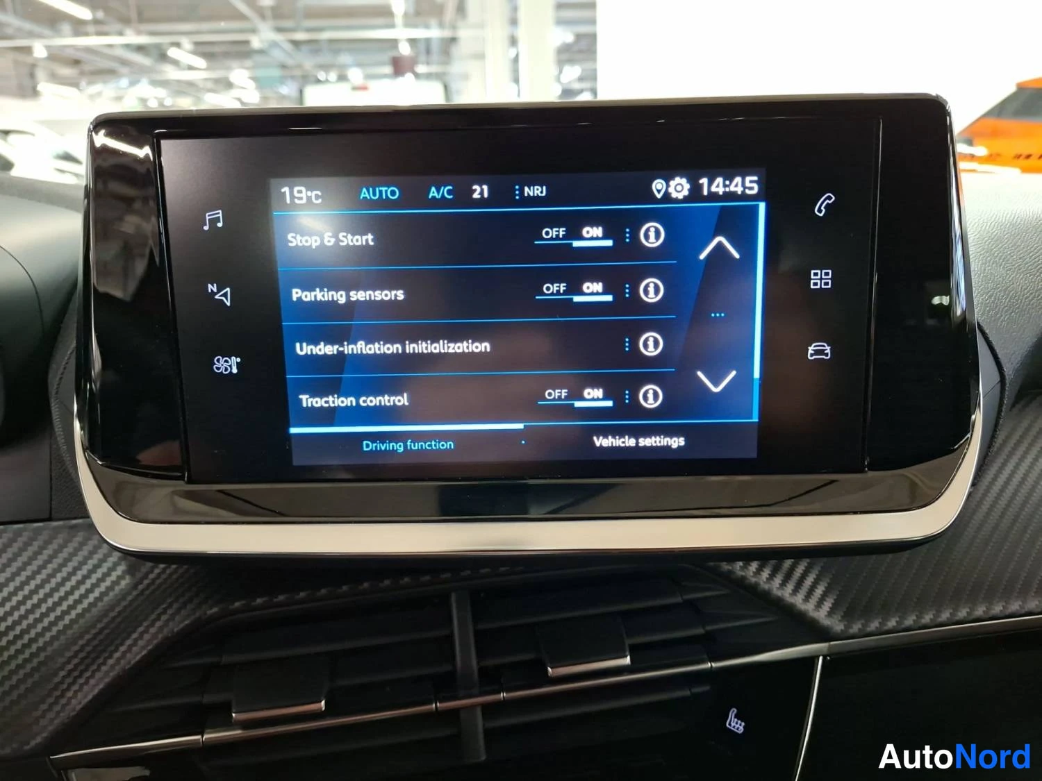 Oranssi Peugeot 2008 2023, kuva 24