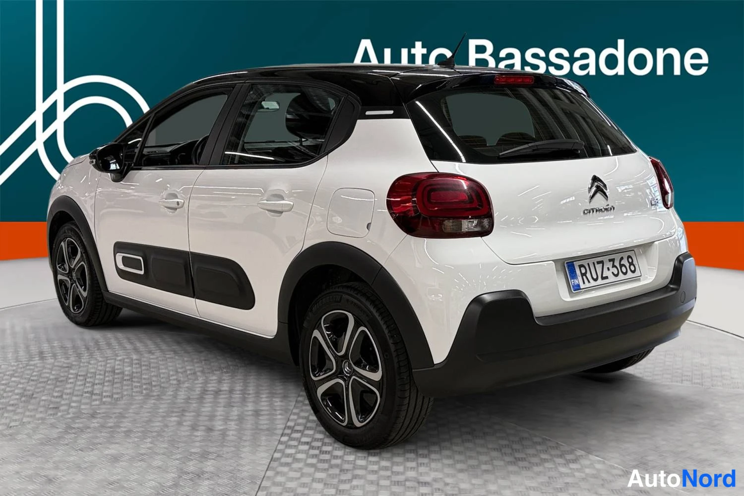 Valkoinen Citroen C3 2023, takaviisto, kuva 6