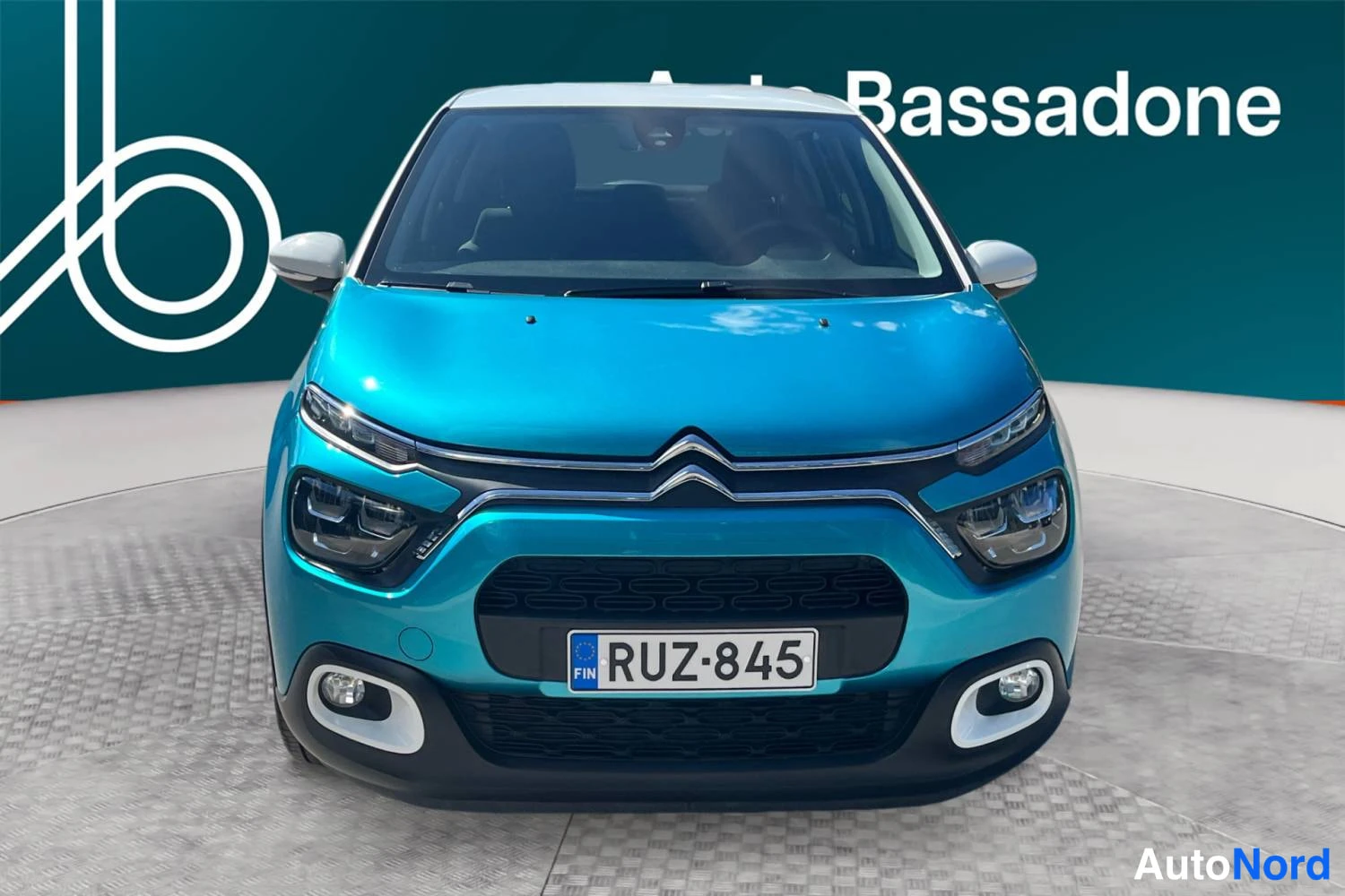 Sininen Citroen C3 2023, edestä, kuva 4