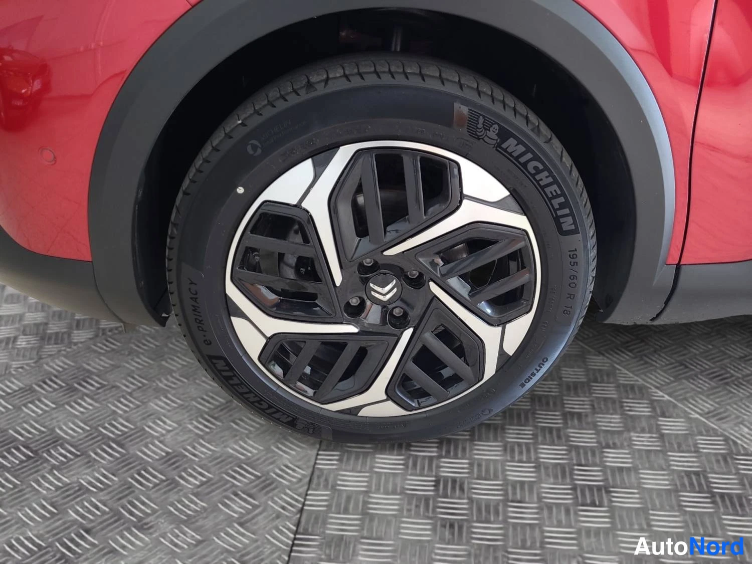 Punainen Citroen C4 2023, kuva 14