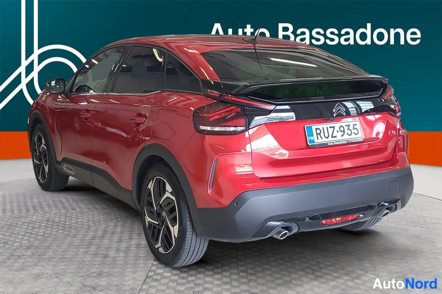 Punainen Citroen C4 2023, takaviisto, kuva 6