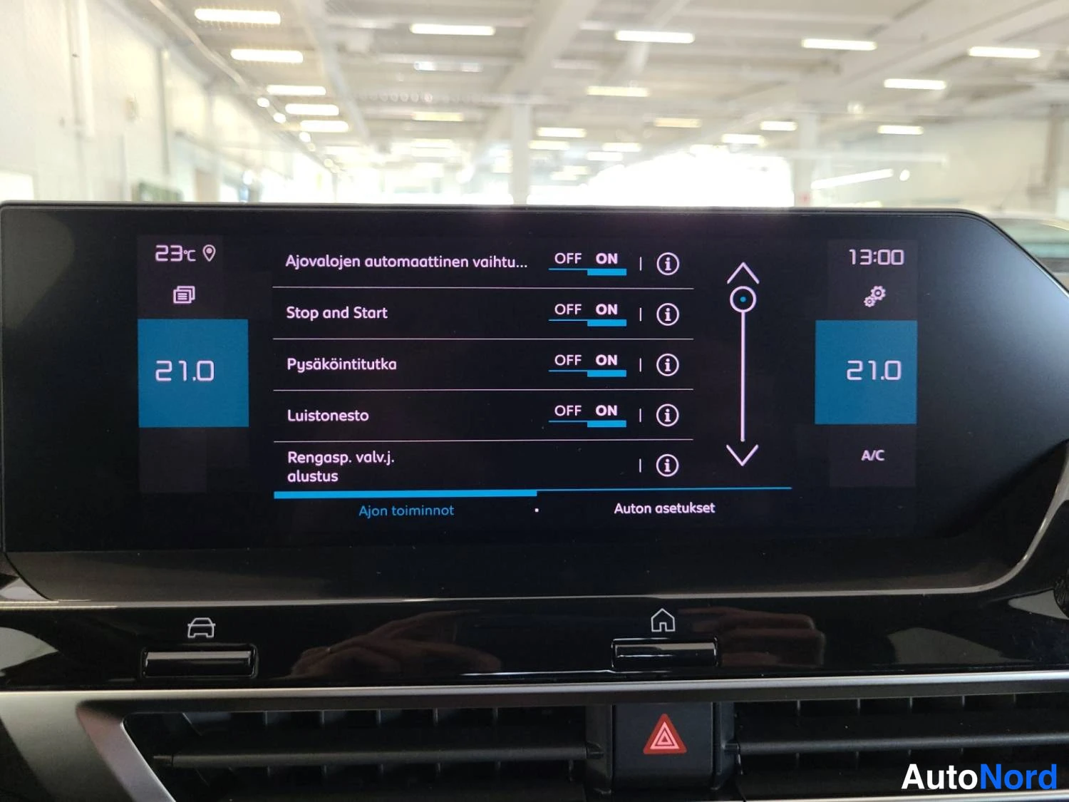 Punainen Citroen C4 2023, kuva 26