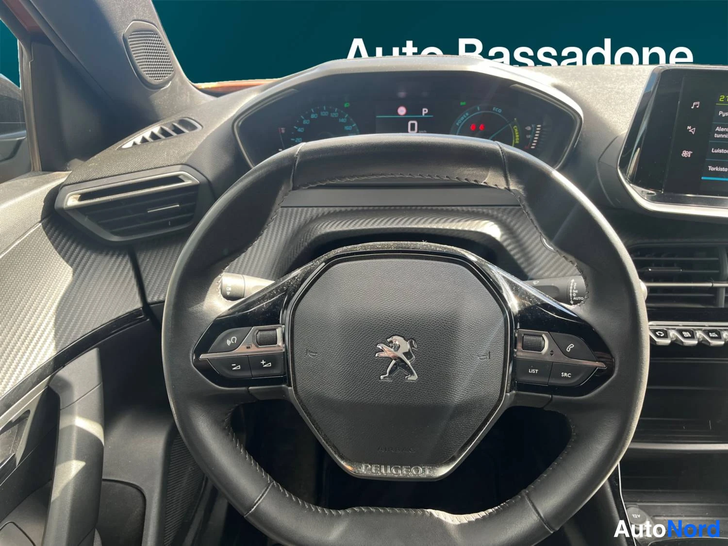 Oranssi Peugeot E-2008 2023, kuva 17