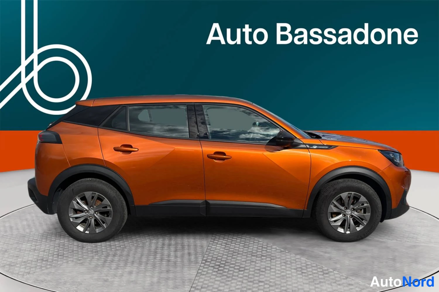 Oranssi Peugeot E-2008 2023, sivulta, kuva 5