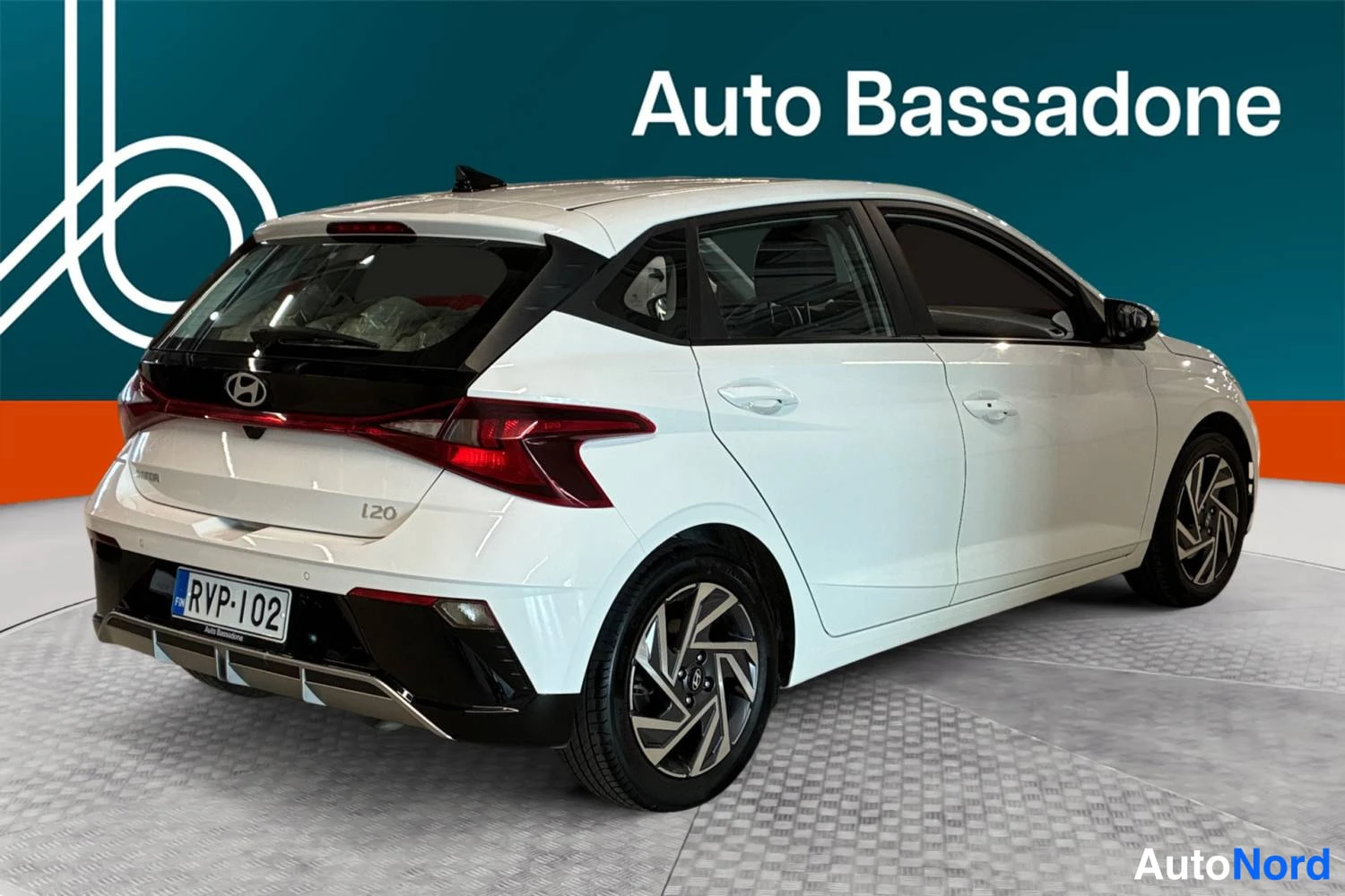 White Hyundai I20 2024, rear three-quarter, photo 8