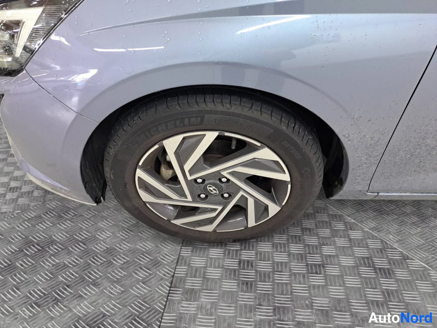 Harmaa Hyundai I20 2024, etuviisto, keula vasemmalle, kuva 2