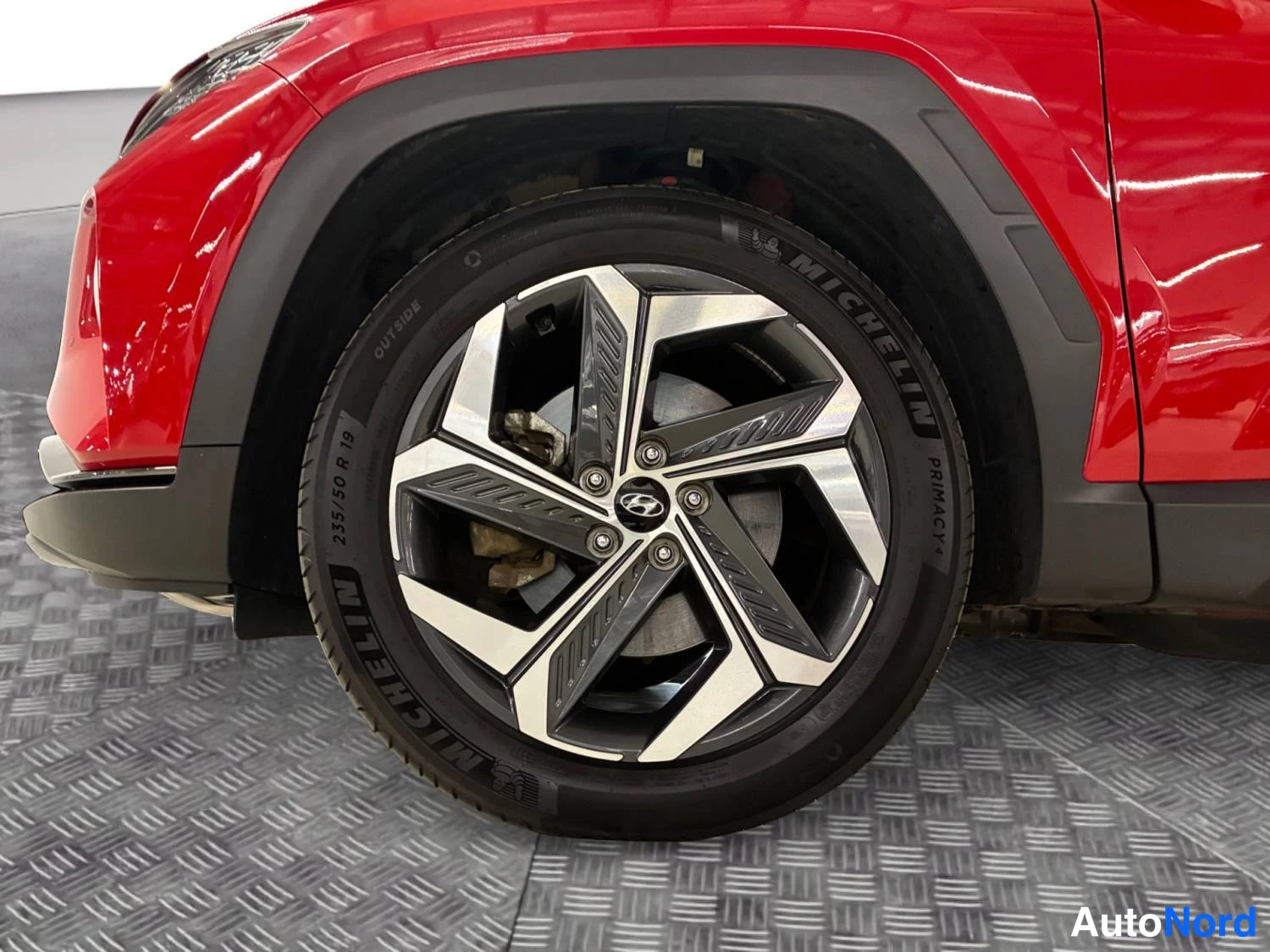 Punainen Hyundai Tucson 2024, edestä, kuva 9