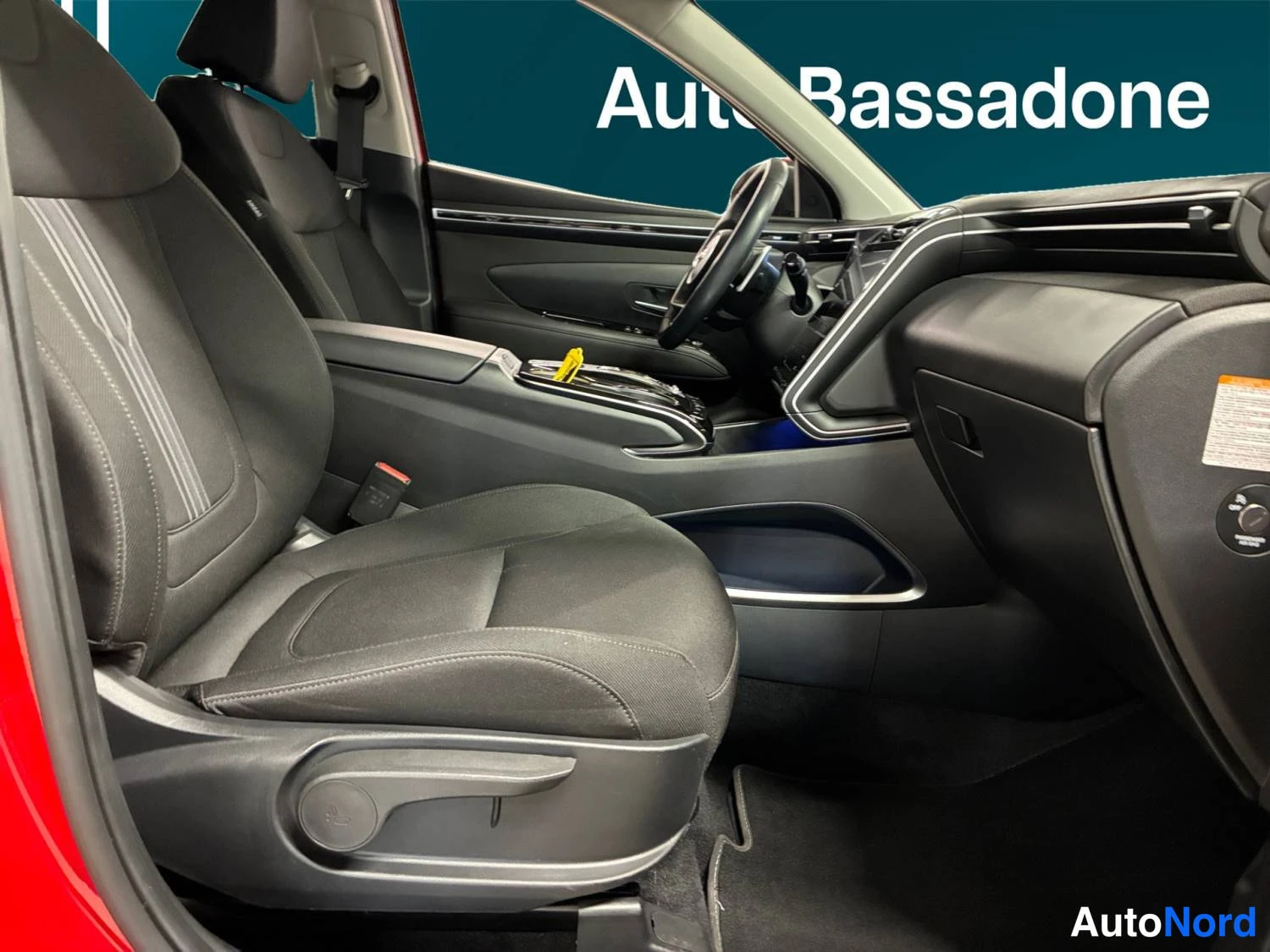 Punainen Hyundai Tucson 2024, kuva 17