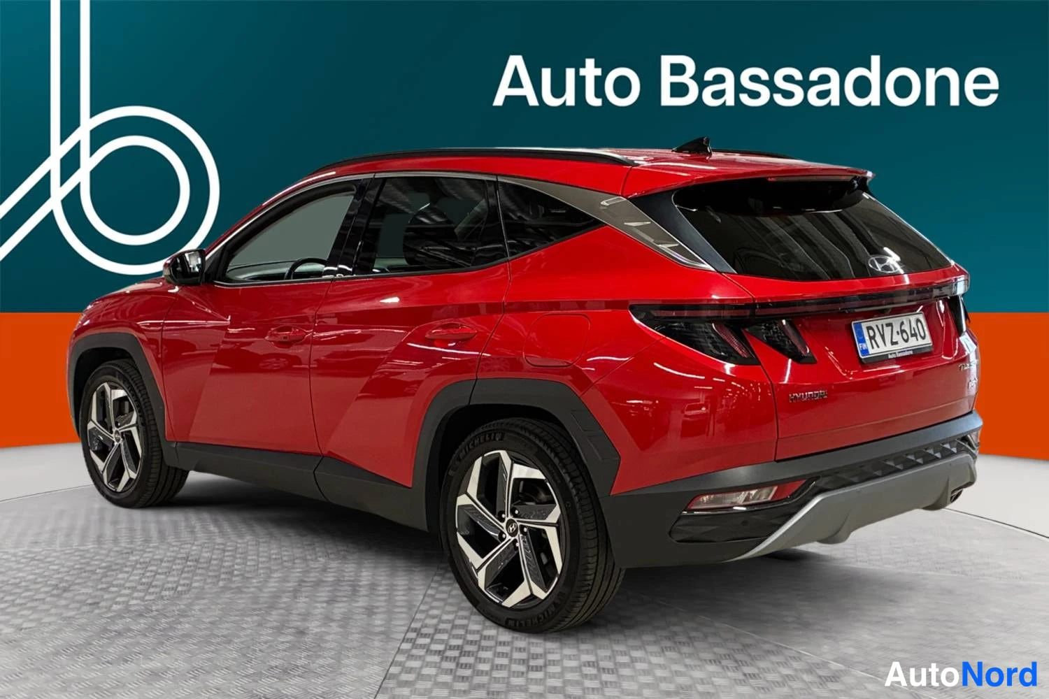Punainen Hyundai Tucson 2024, takaviisto, kuva 11