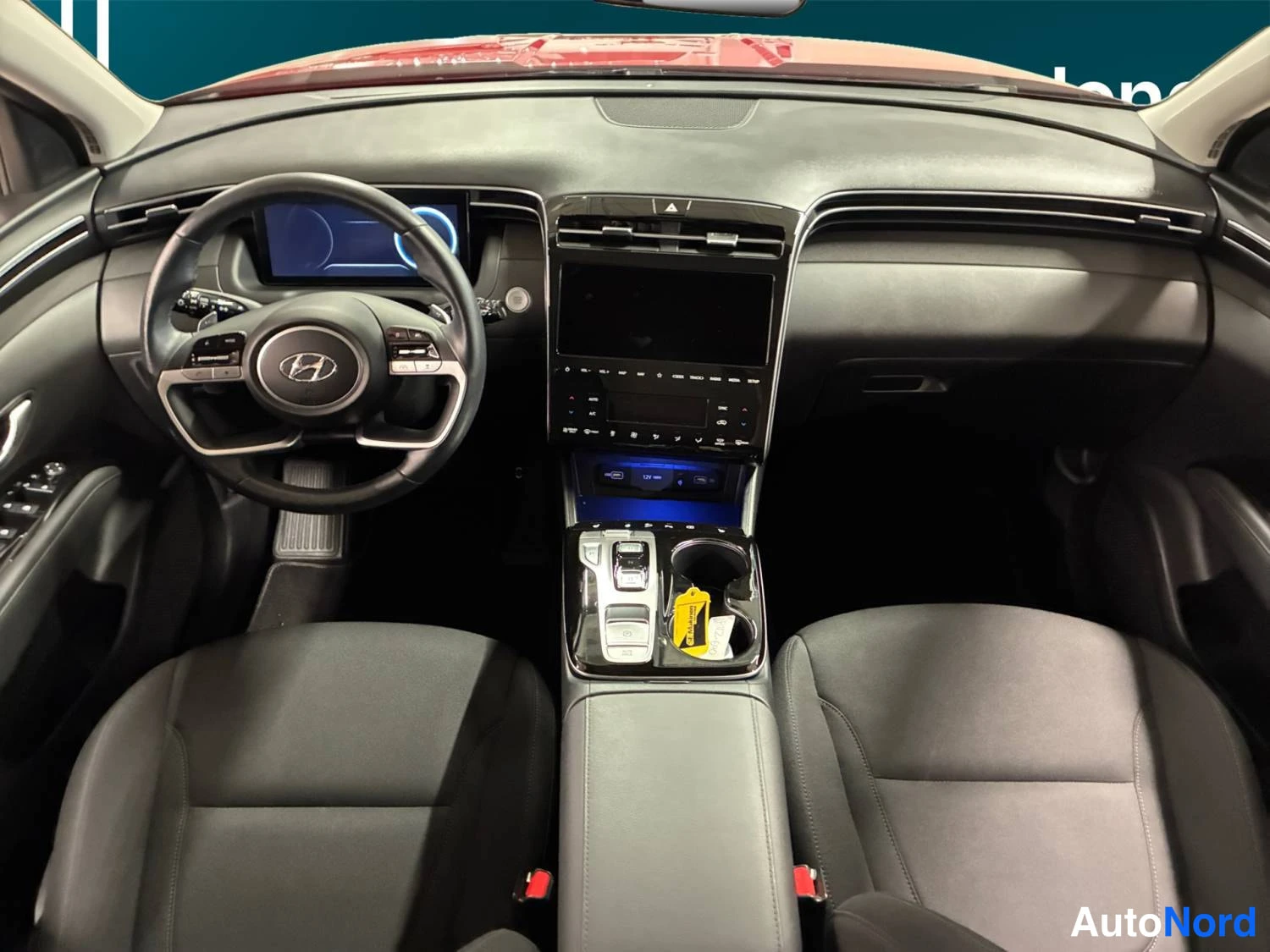 Punainen Hyundai Tucson 2024, etuviisto, keula oikealle, kuva 5
