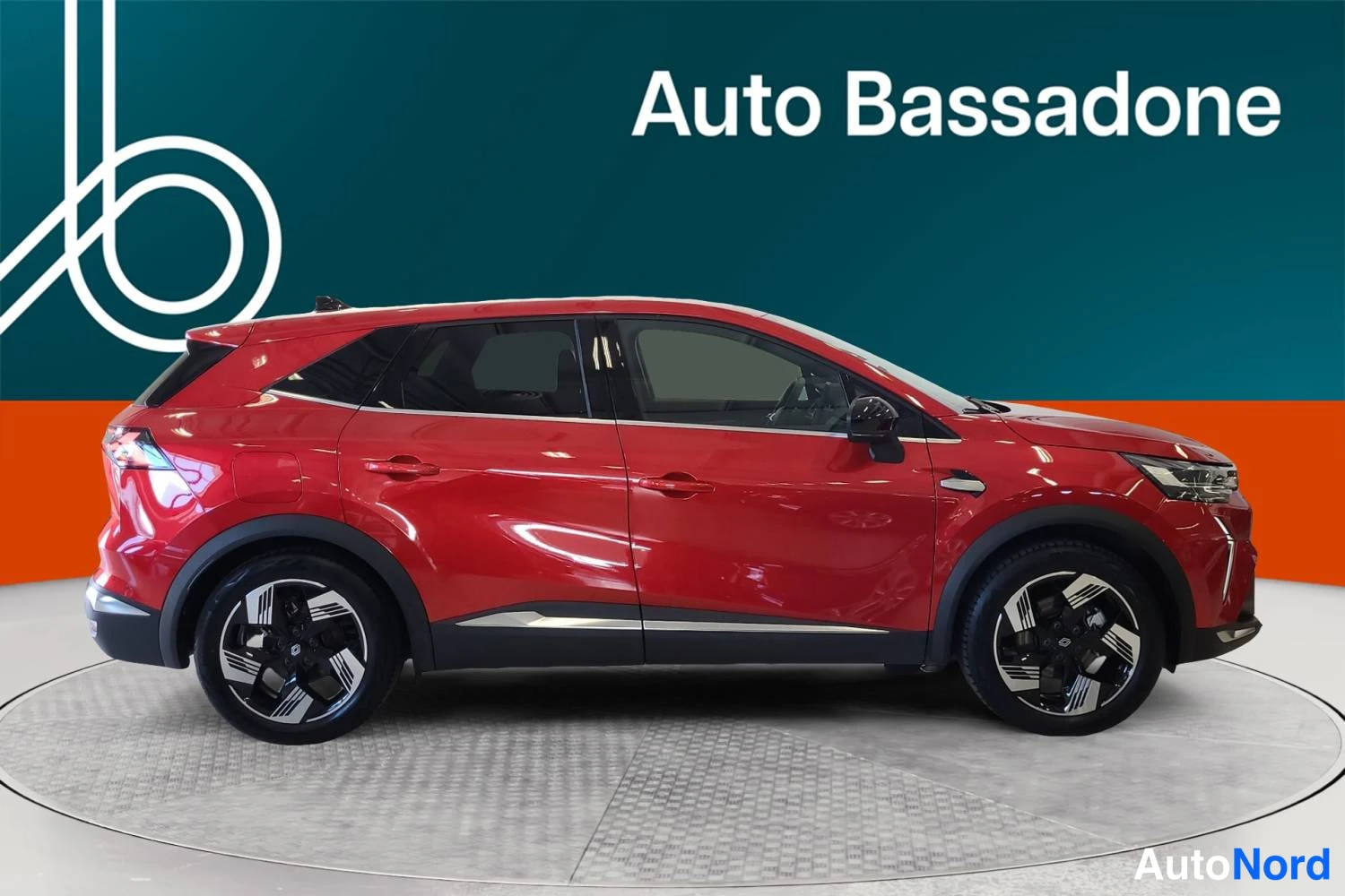 Punainen Renault Symbioz 2025, etuviisto, keula oikealle, kuva 2