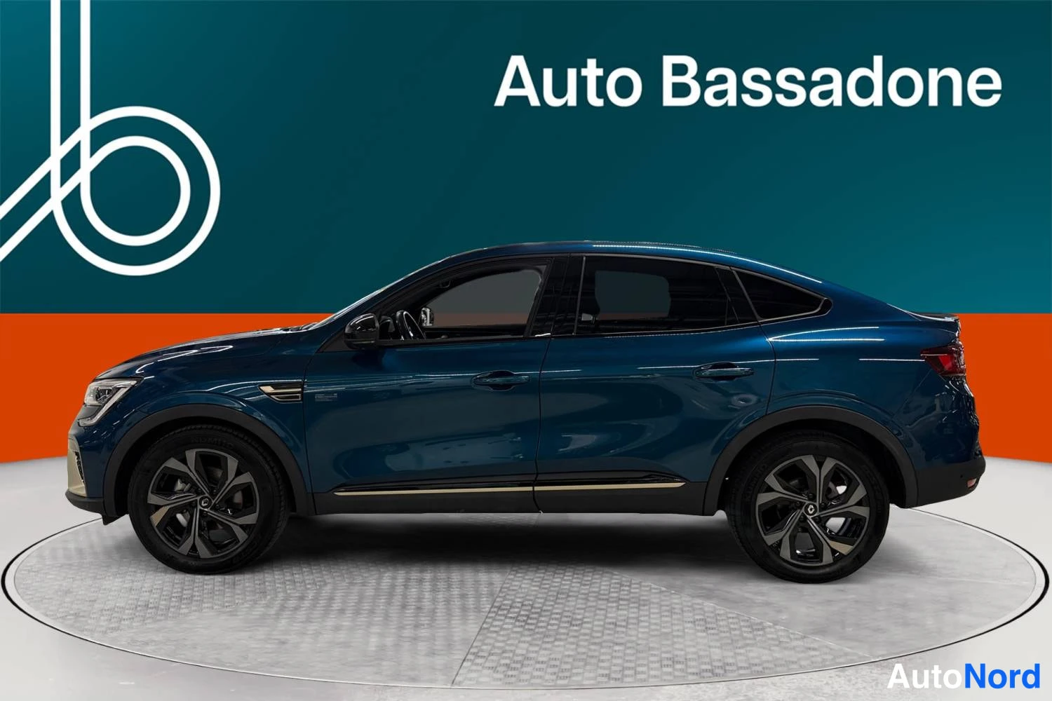 Sininen Renault Arkana E-Tech 2023, sivulta, kuva 5