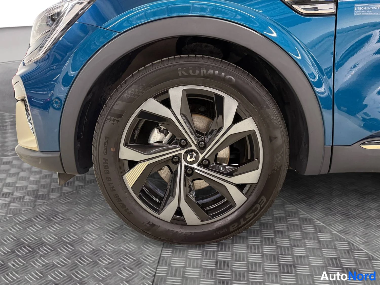 Sininen Renault Arkana E-Tech 2023, etuviisto, keula vasemmalle, kuva 2
