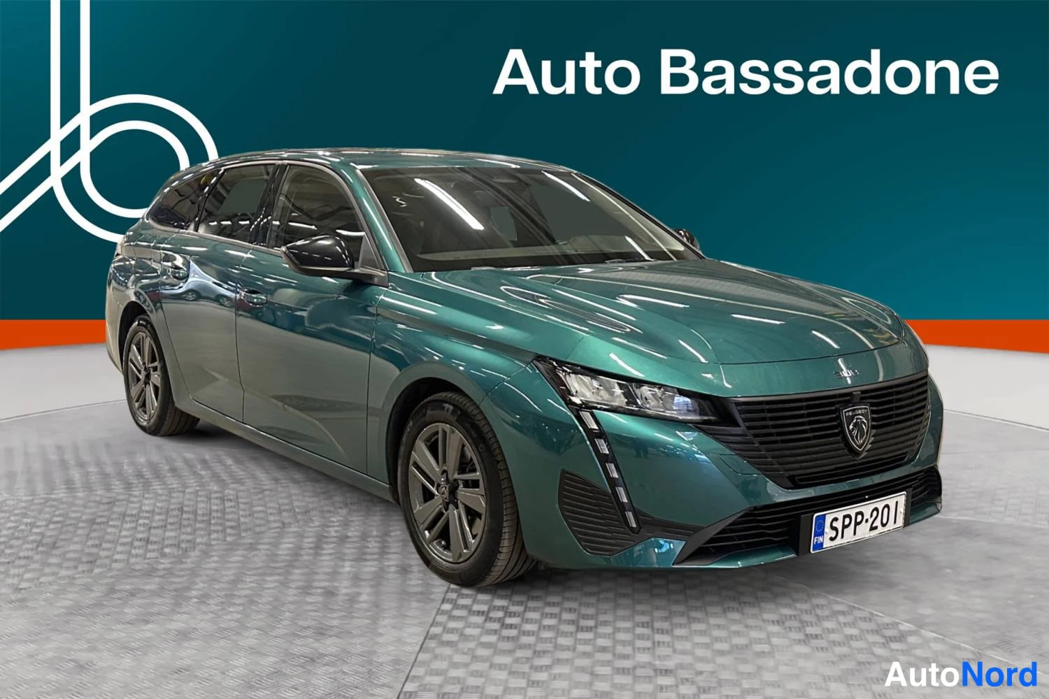 Peugeot 308 2023, etuviisto, keula oikealle, kuva 2