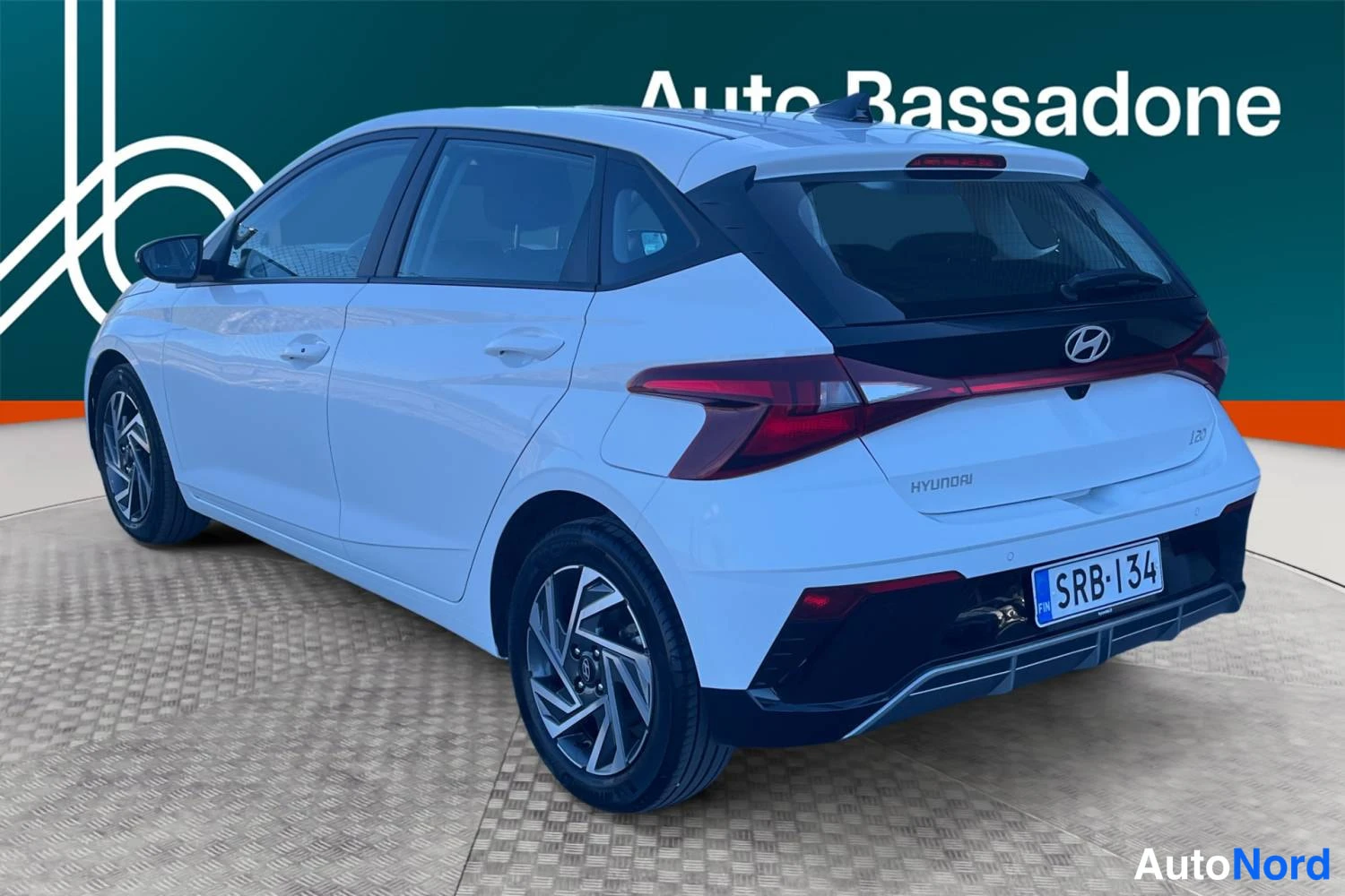 Valkoinen Hyundai I20 2024, takaviisto, kuva 6