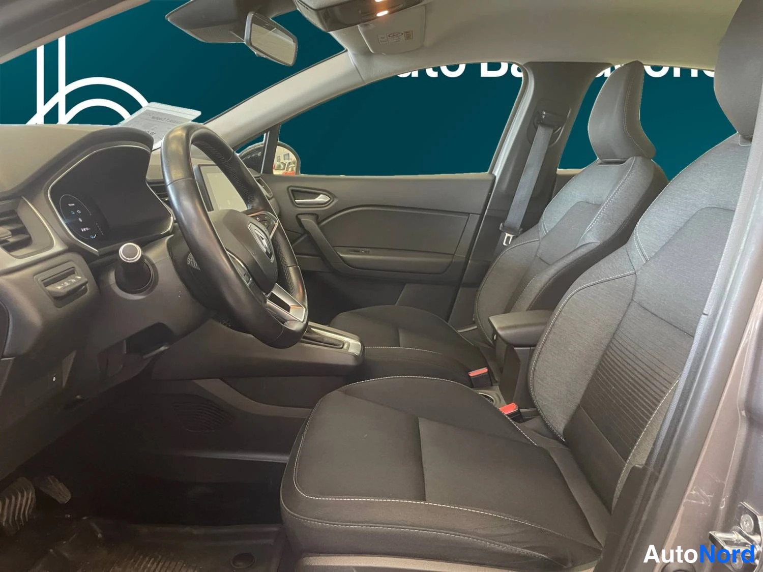 Hopea Renault Captur E-TECH Plug-in hybrid 2022, etuviisto, keula vasemmalle, kuva 2