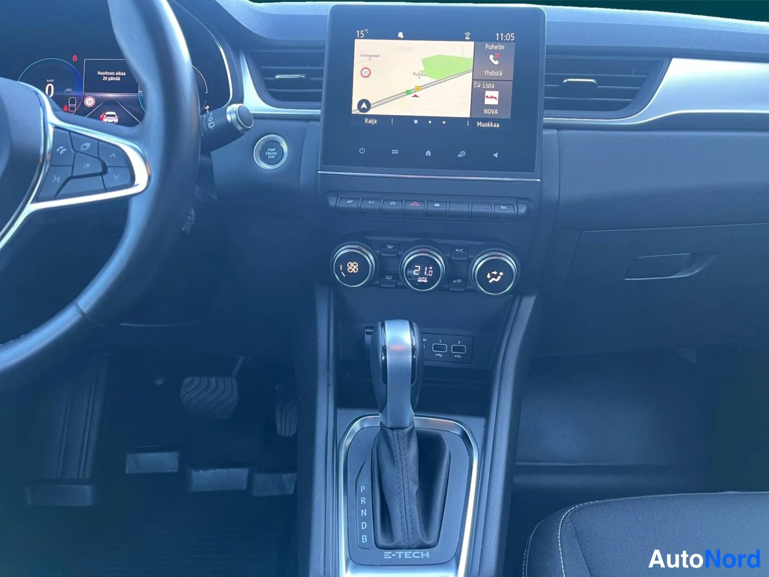 Valkoinen Renault Captur E-TECH Plug-in hybrid 2022, kuva 12