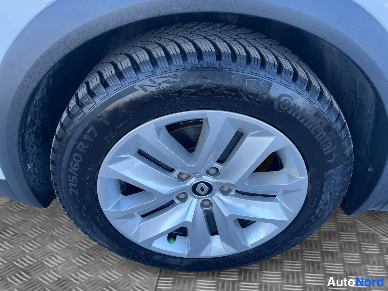 Valkoinen Renault Captur E-TECH Plug-in hybrid 2022, kuva 15