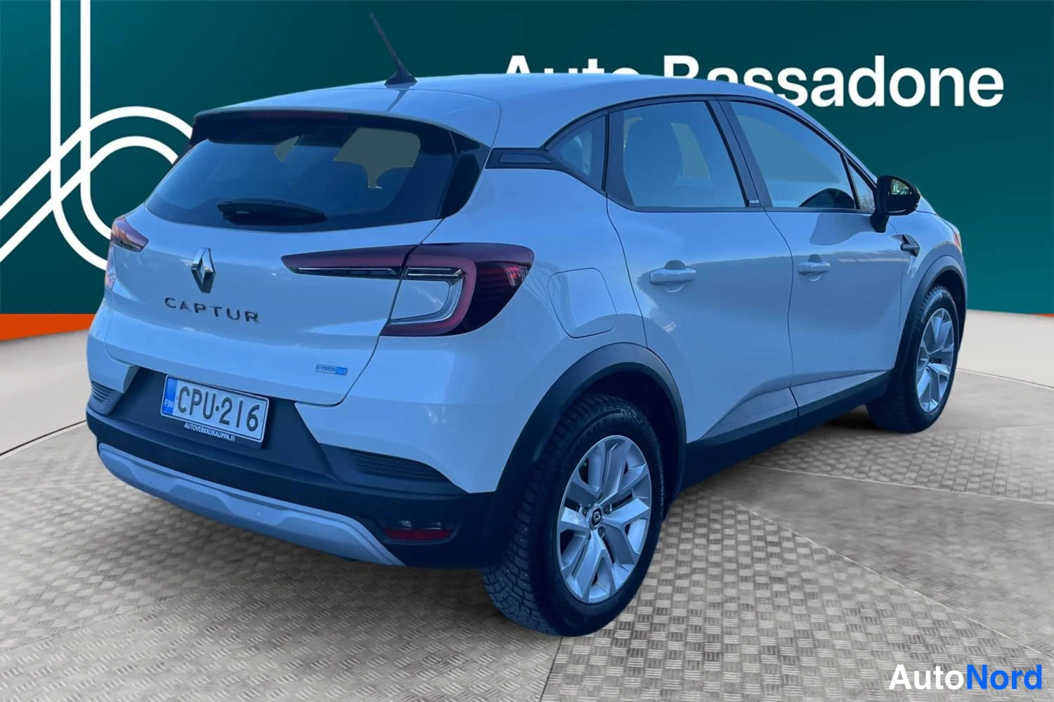 Valkoinen Renault Captur E-TECH Plug-in hybrid 2022, takaviisto, kuva 7