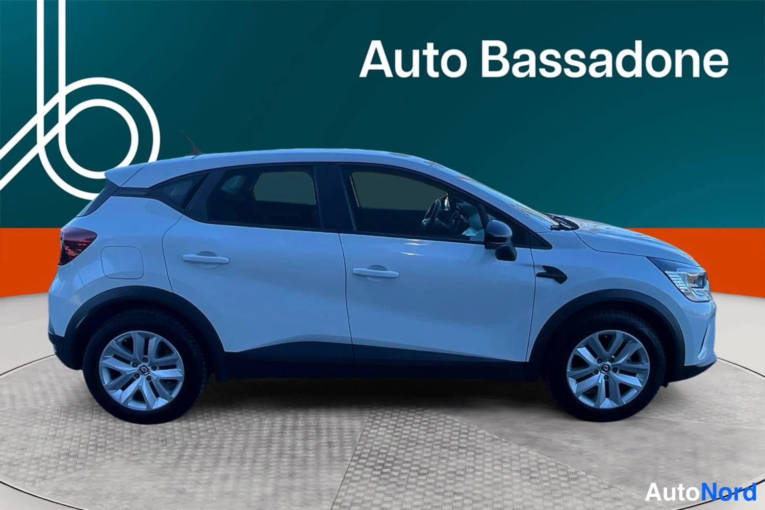 Valkoinen Renault Captur E-TECH Plug-in hybrid 2022, sivulta, kuva 5