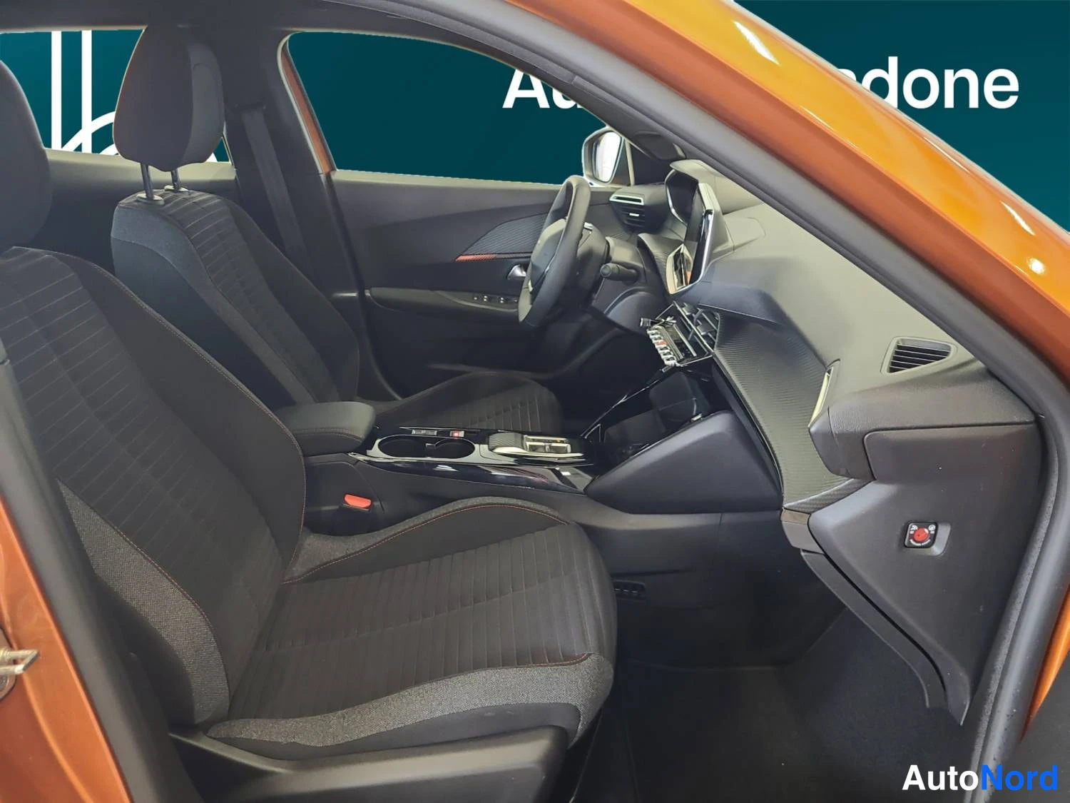Oranssi Peugeot E-2008 2023, kuva 19