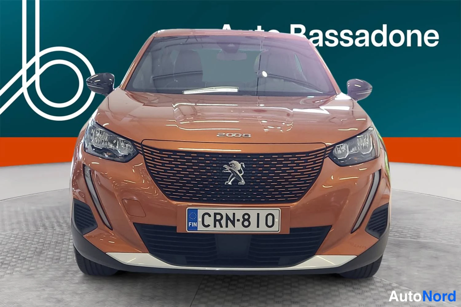 Oranssi Peugeot E-2008 2023, edestä, kuva 3