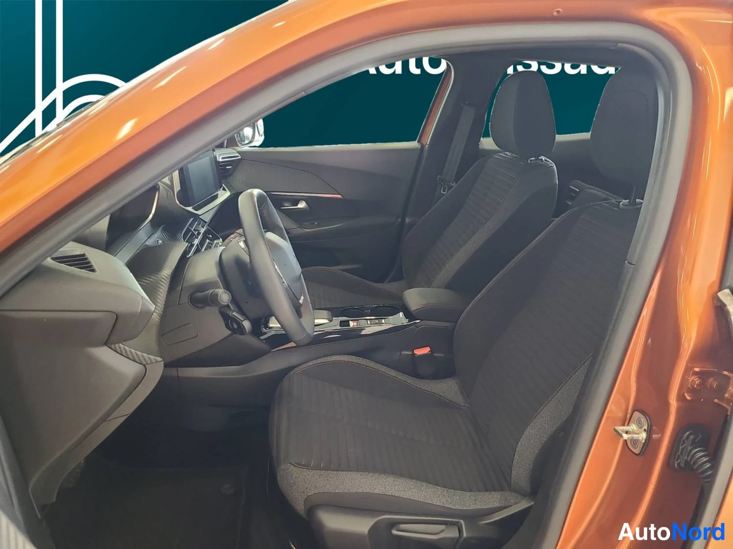 Oranssi Peugeot E-2008 2023, kuva 14