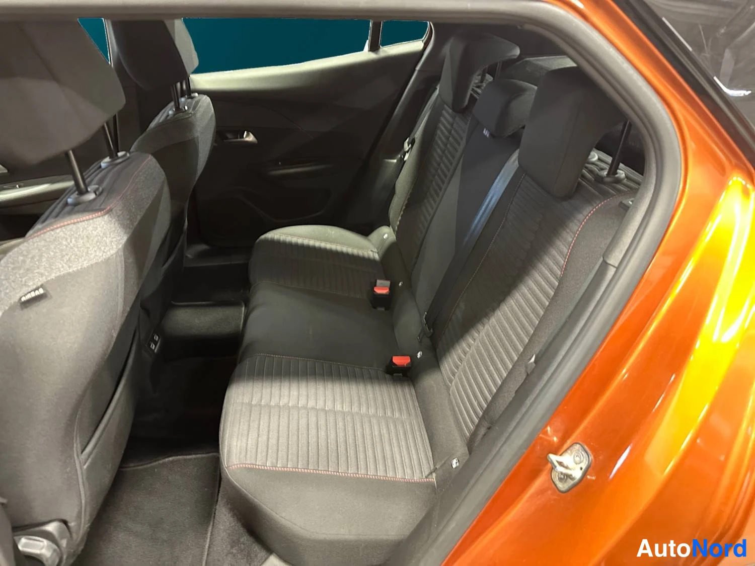 Oranssi Peugeot E-2008 2023, kuva 14