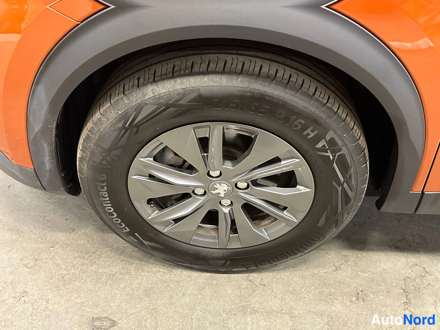 Oranssi Peugeot E-2008 2023, kuva 18