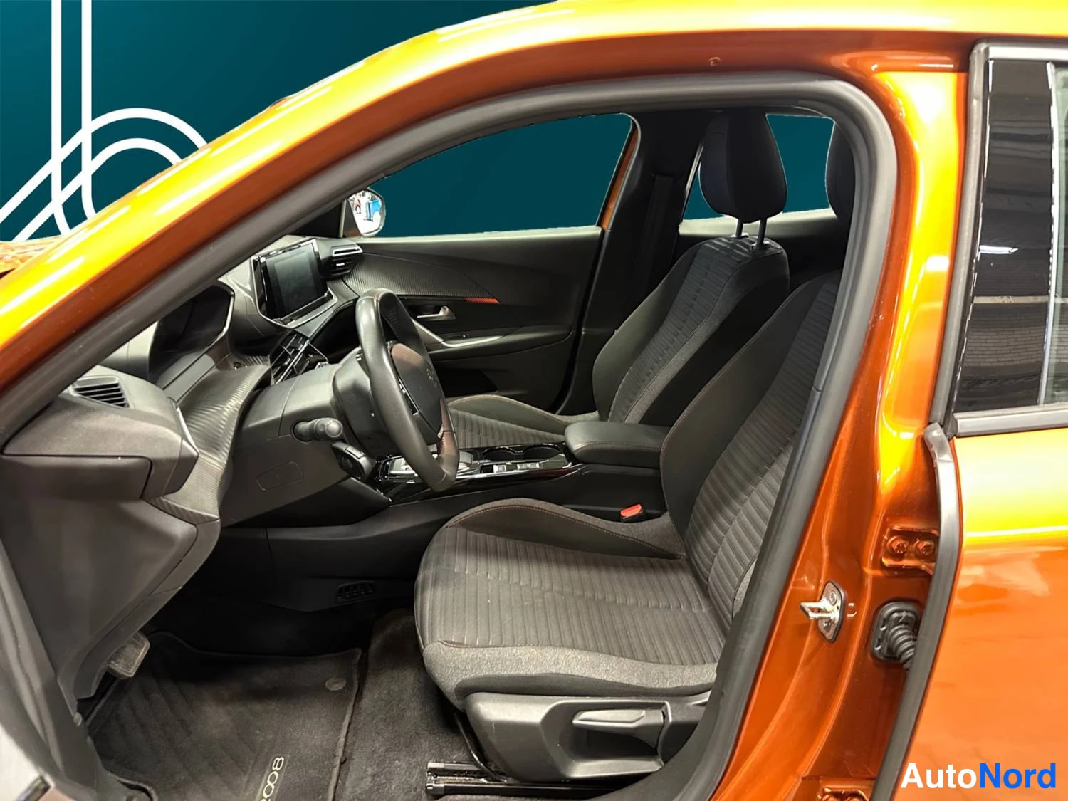 Oranssi Peugeot E-2008 2023, kuva 10