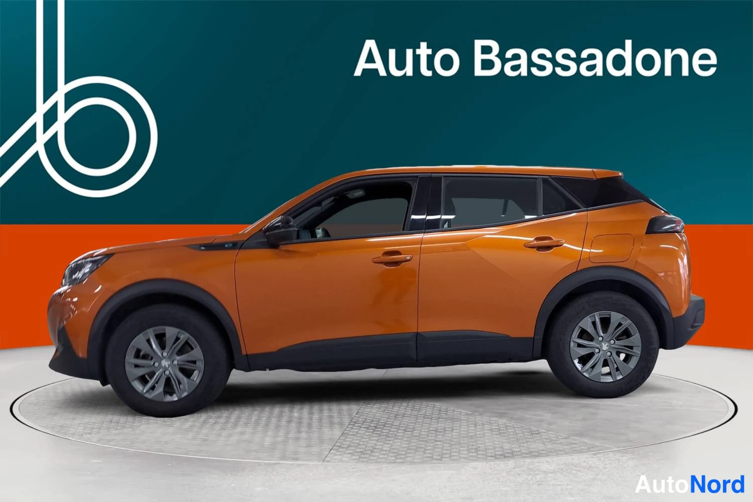 Oranssi Peugeot E-2008 2023, sivulta, kuva 4