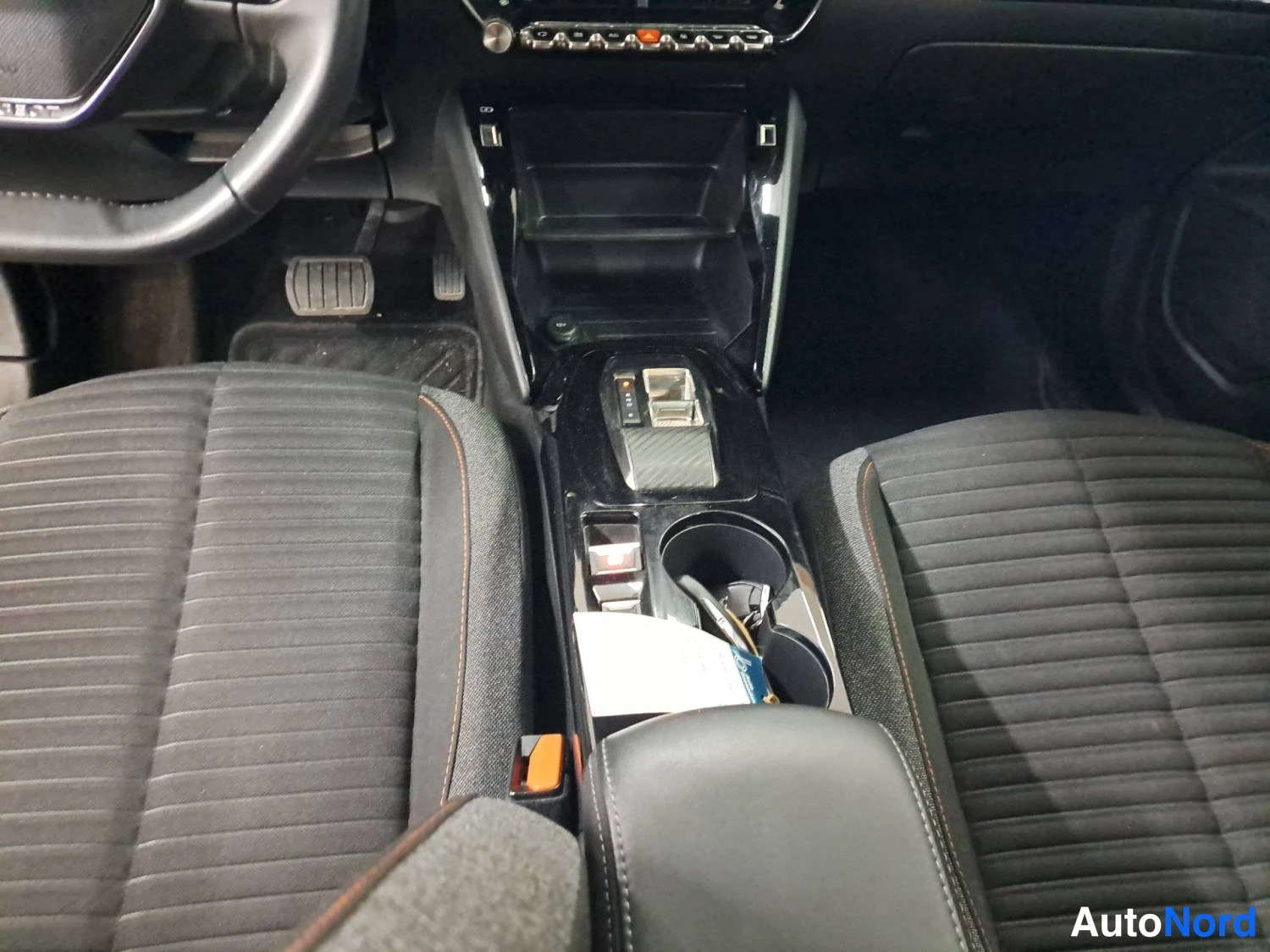 Oranssi Peugeot E-2008 2023, kuva 11